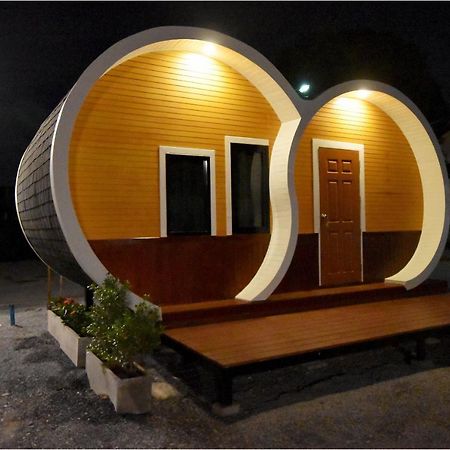 Tiny Hut Resort Bangkok Exterior foto