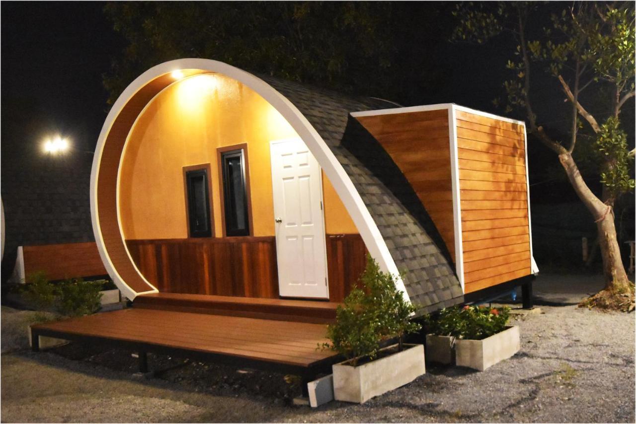 Tiny Hut Resort Bangkok Exterior foto