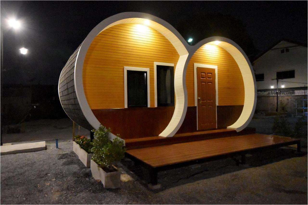 Tiny Hut Resort Bangkok Exterior foto