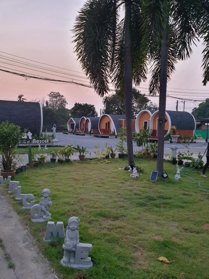 Tiny Hut Resort Bangkok Exterior foto